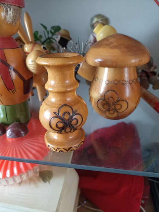 PRL drewniany wazonik