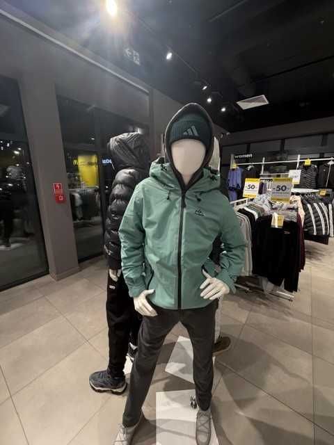 Meble sklepowe i oświetlenie.   GRATISY!