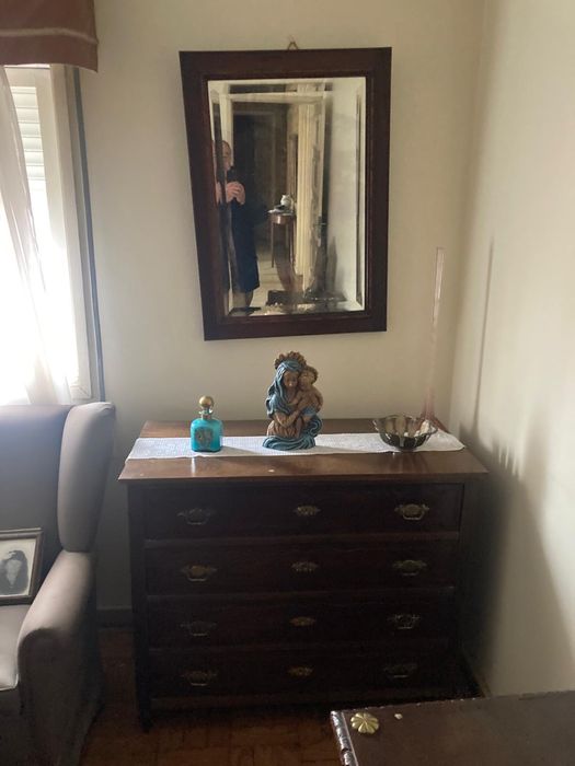 Mobilia de quarto com duas camas de casal