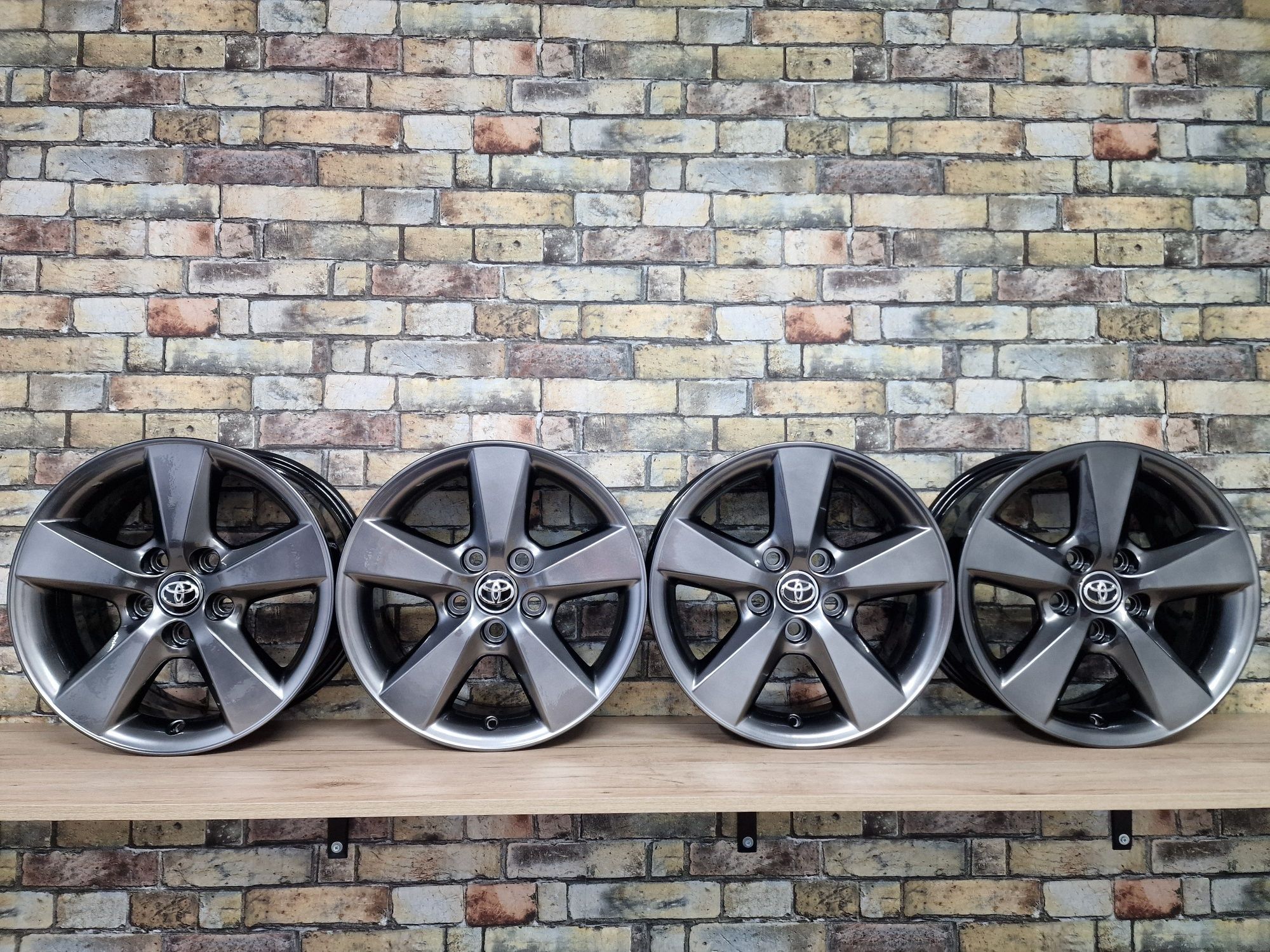 Felgi 16' 5x114,3 TOYOTA Avensis Auris Corolla Yaris RAV 4 Verso Prius