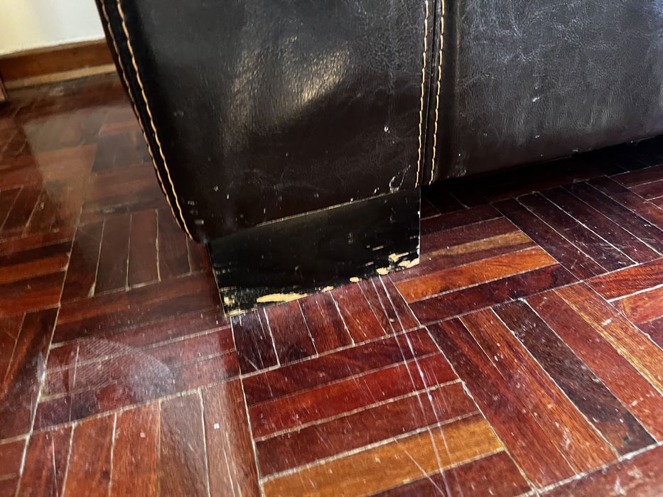 Vendo sofá de pele Preto