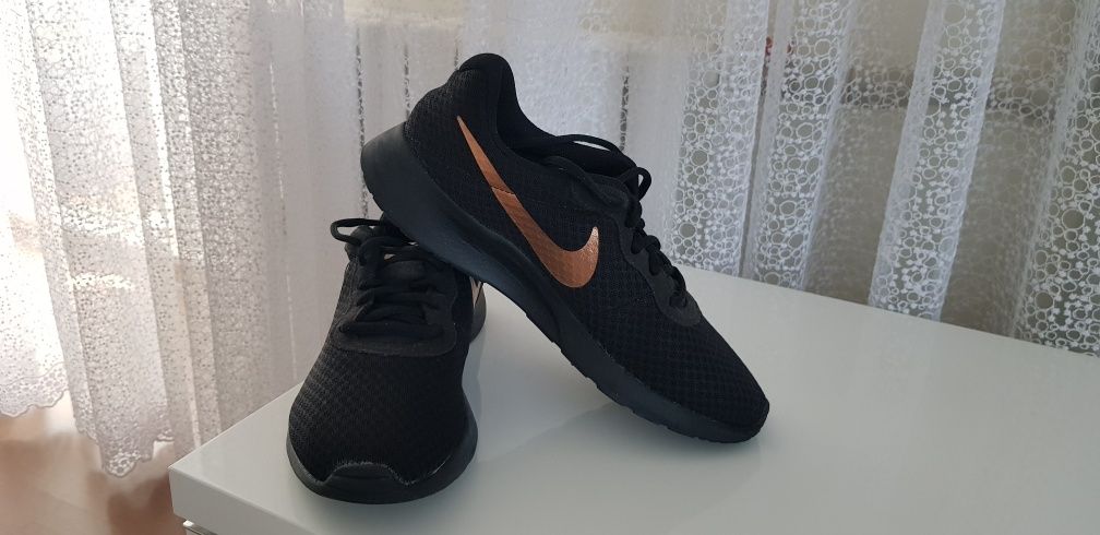 Кросівки NIKE жіночі