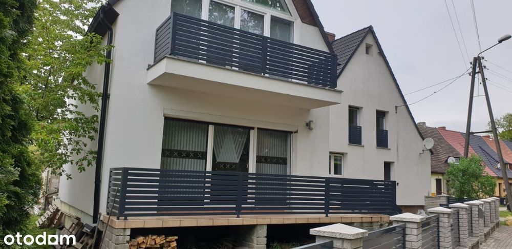 Duzy dom w kozielskim parku.