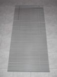 Estore cinzento em PVC