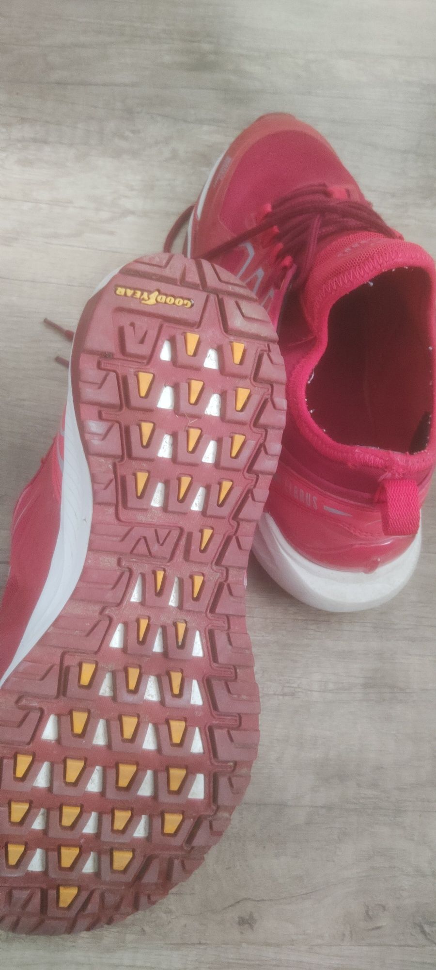 Buty Elbrus do biegania używane ale w dobrym stanie