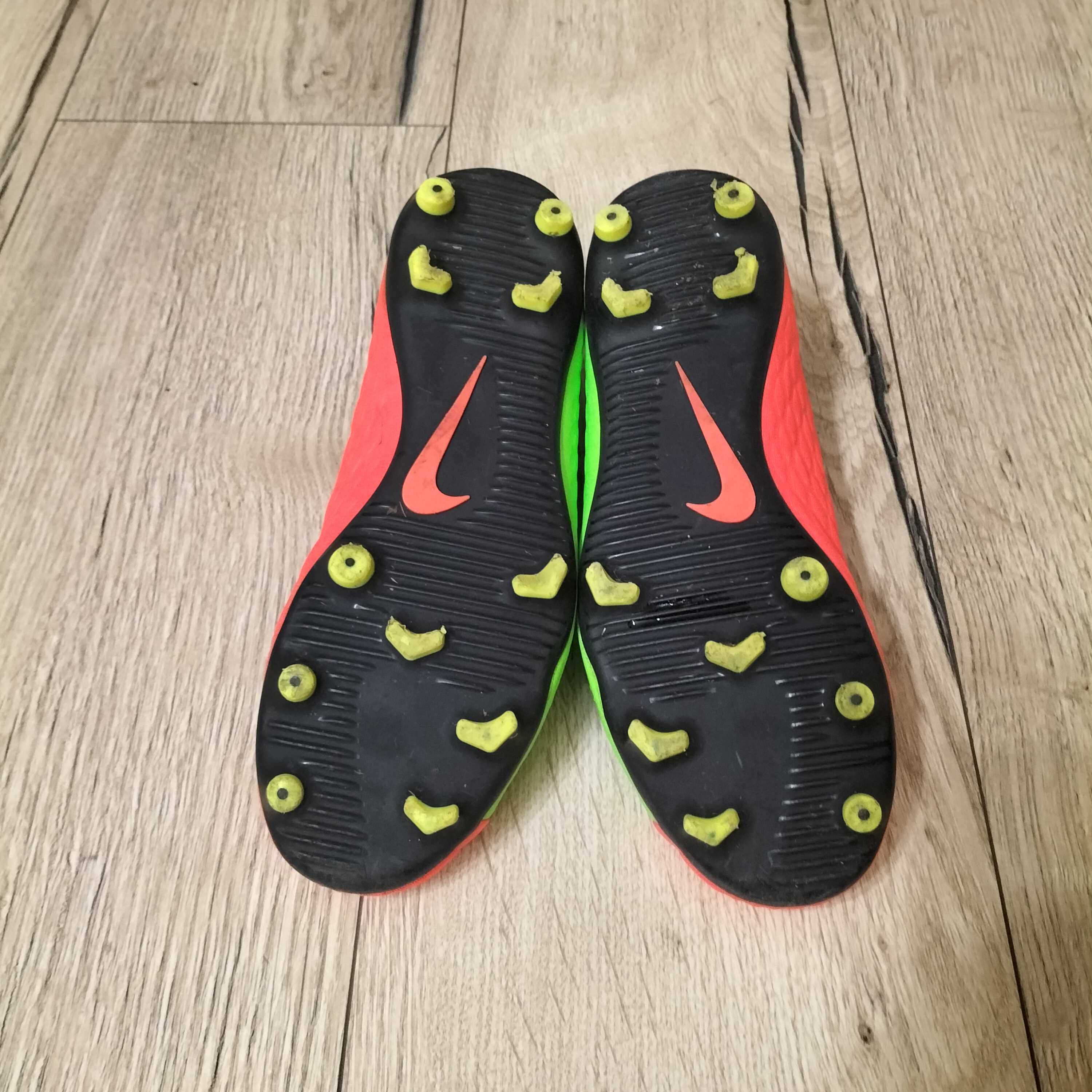 Buty piłkarskie Nike lanki