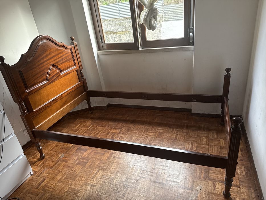 Cama solteiro e estrato boa qualidade