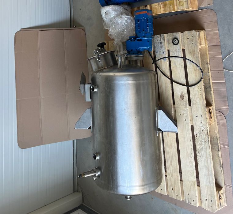 Реактор нержавіючий 155 л, є в наявності 6 шт