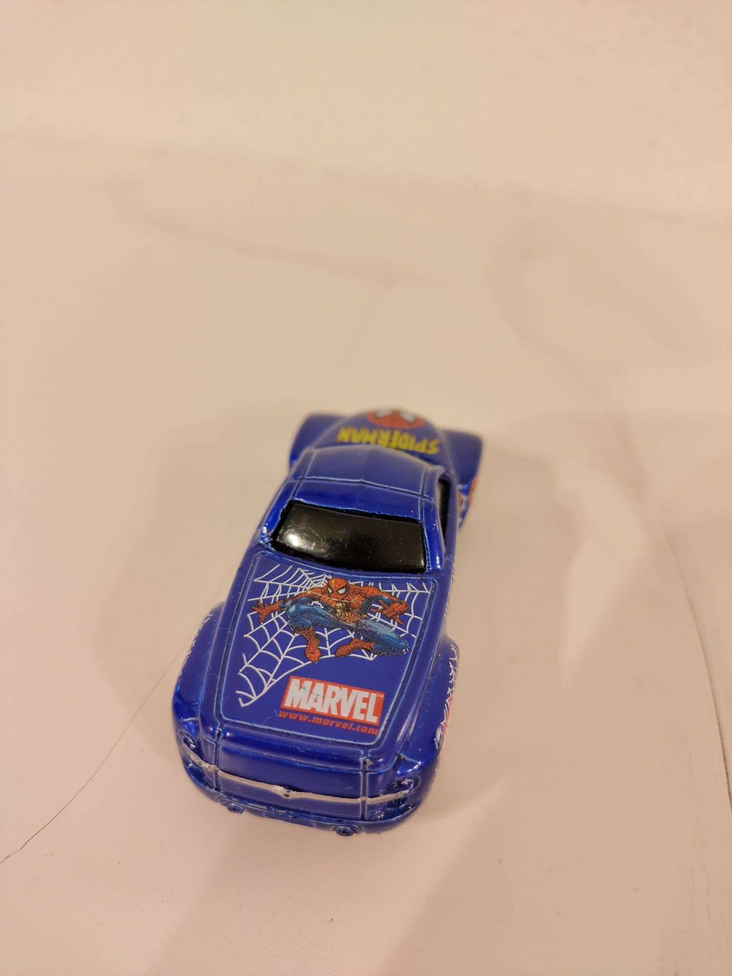 Miniatura carro Maisto Spider Man / Homem Aranha 2000 Chevrolet Marvel