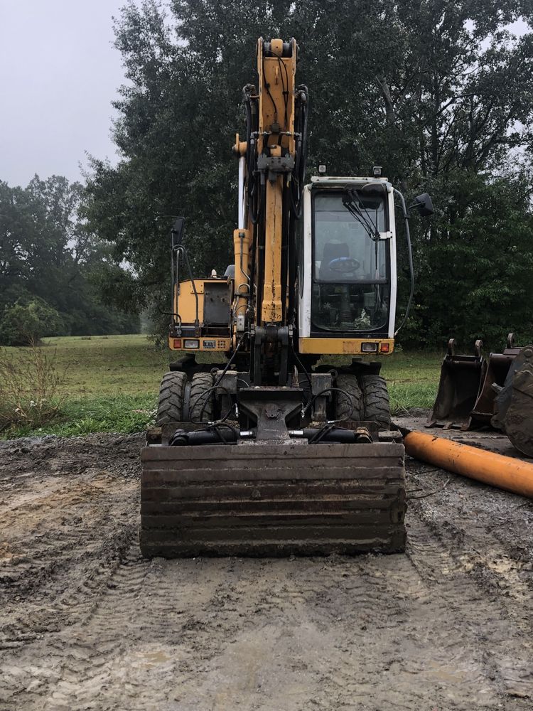 Roboty ziemne . Usługi koparki kołowej Liebherr a900c