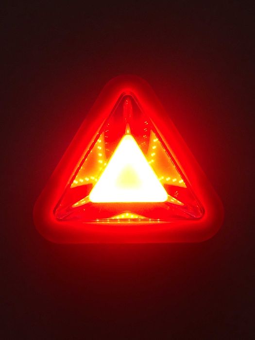 Triângulo / lanternas LED vermelho e branco