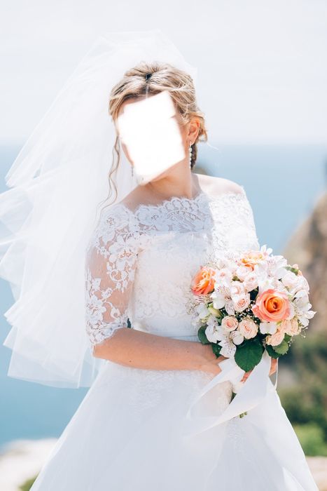 Свадебное платье 44размера,s ,в отличном состоянии.