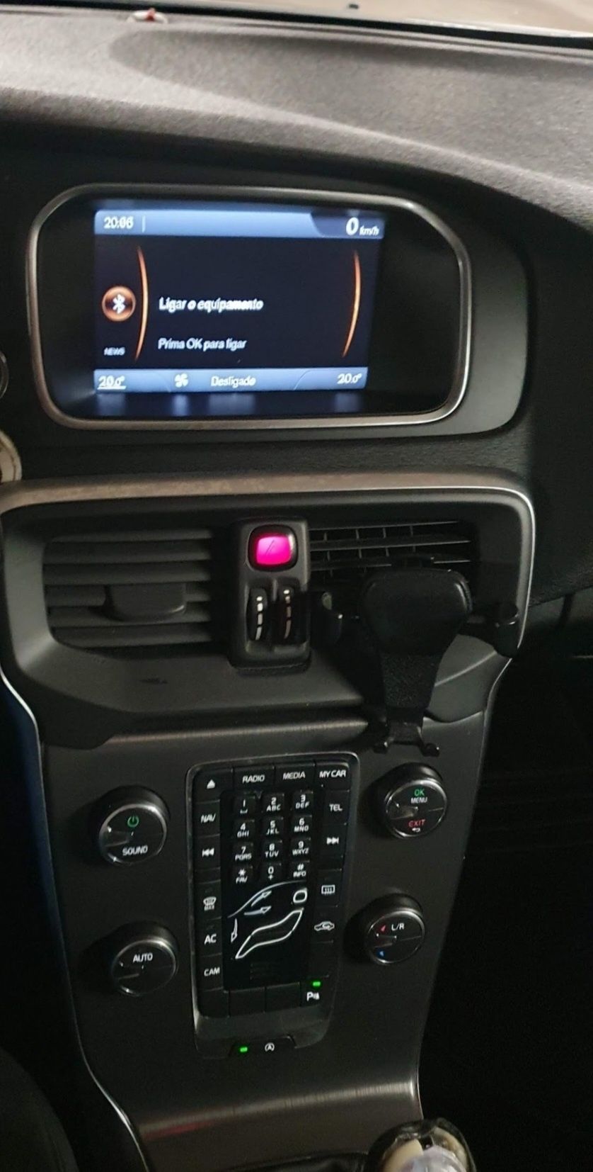 Volvo V40 D2 | 2017 | Branco | Bom estado | €10.000