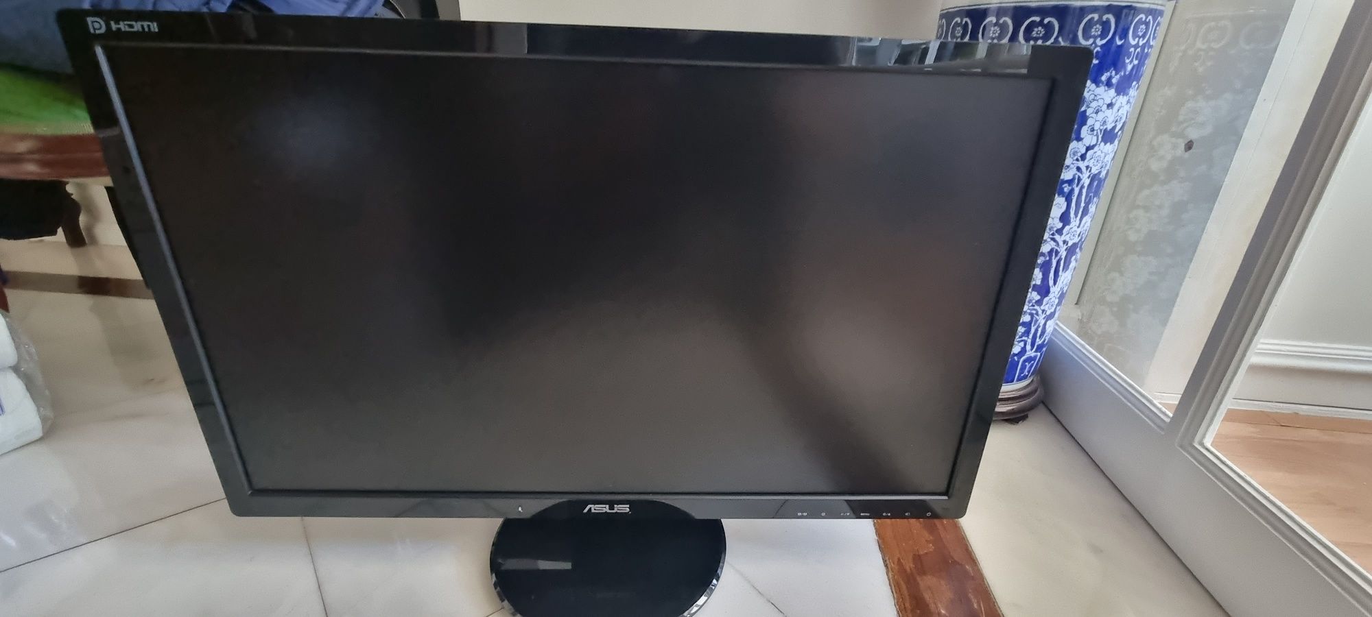 Monitor Asus 27 polegadas e colunas logitech