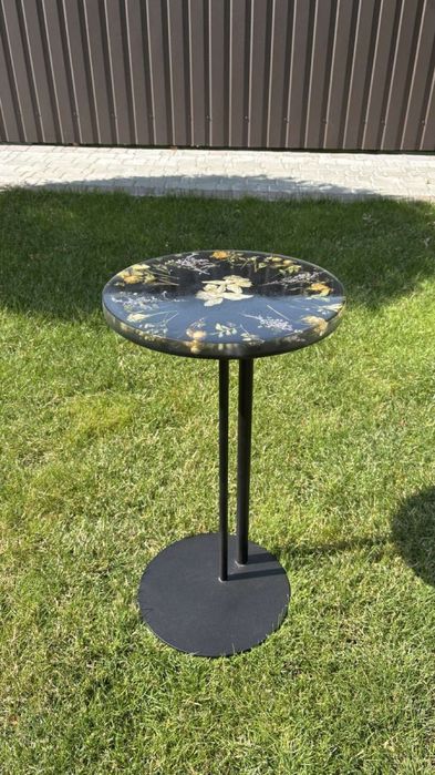 Столик з епоксидноі смоли.