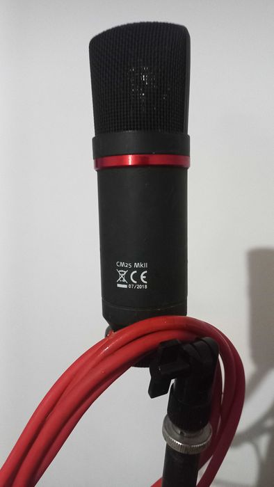 Microfone Scarlett Studio com Tripé Stagg