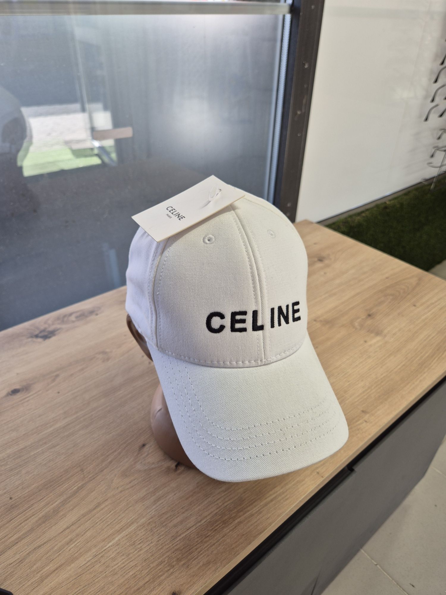 Кепки One size, Dior,Celine, є декілька варіантів