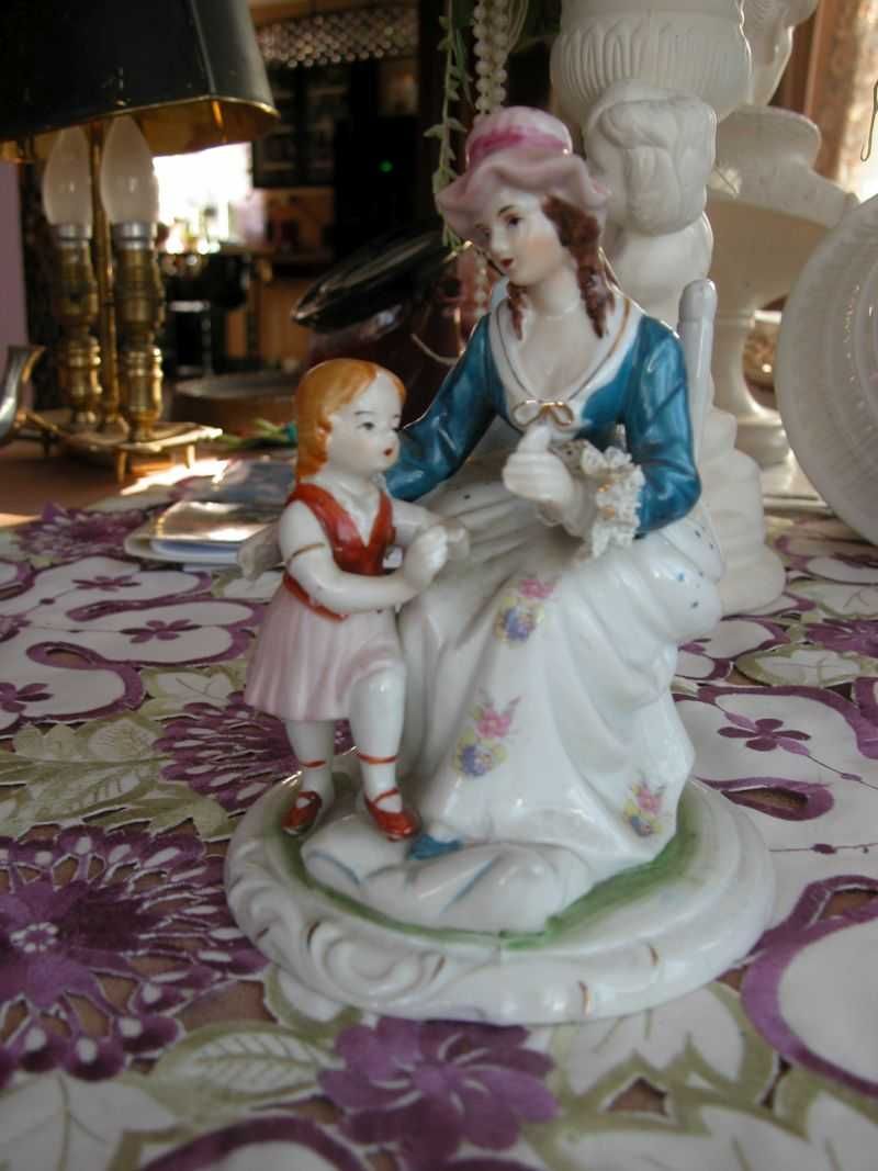 kolekcjonerska porcelanowa figurka mama z córką