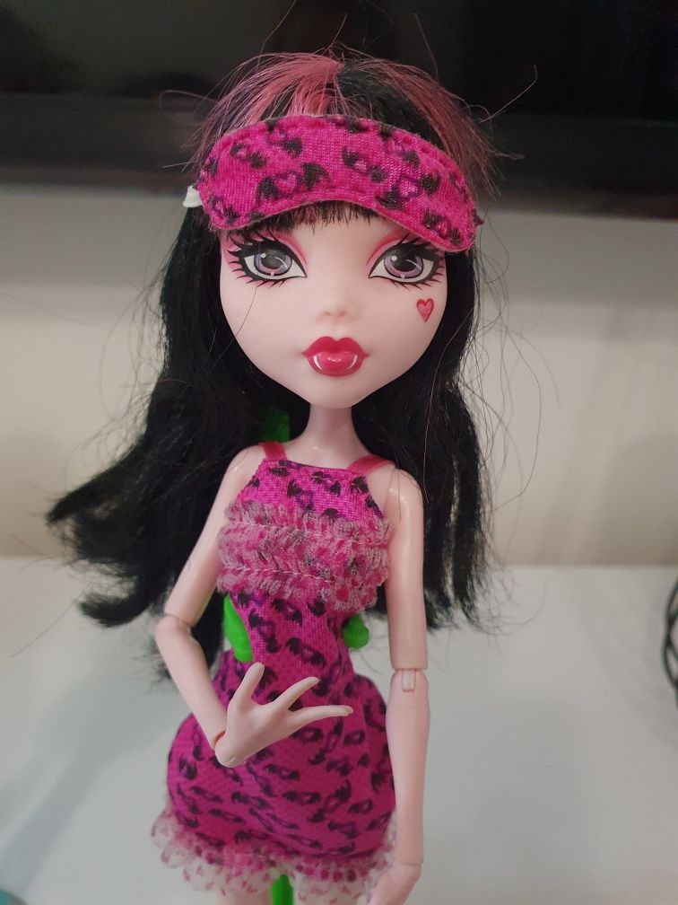 Monster high Draculaura монстер хай Gloom Beach Дракулаура