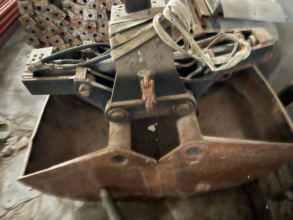 Balde Pinça Camião