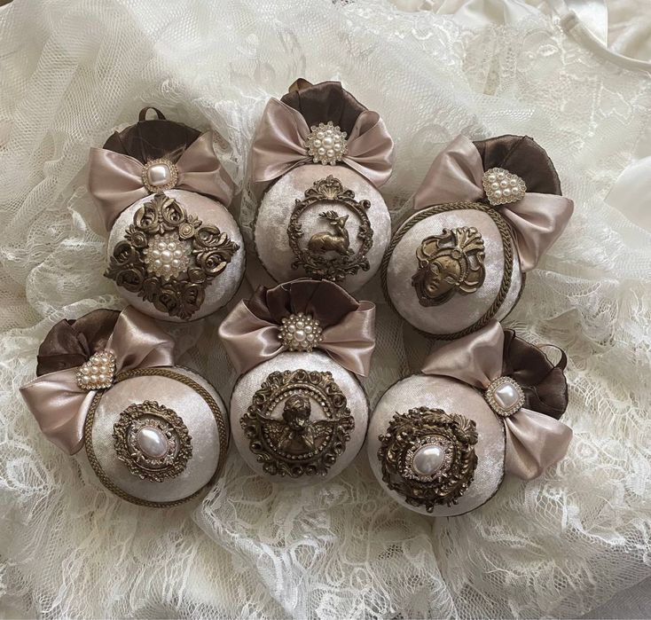 Новорічні вінтажні іграшки з оксамиту — ручна робота