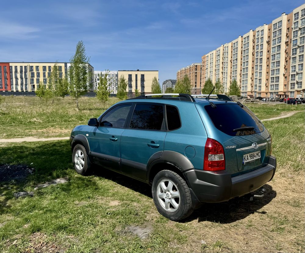 Машина Hyundai Tucson 2004