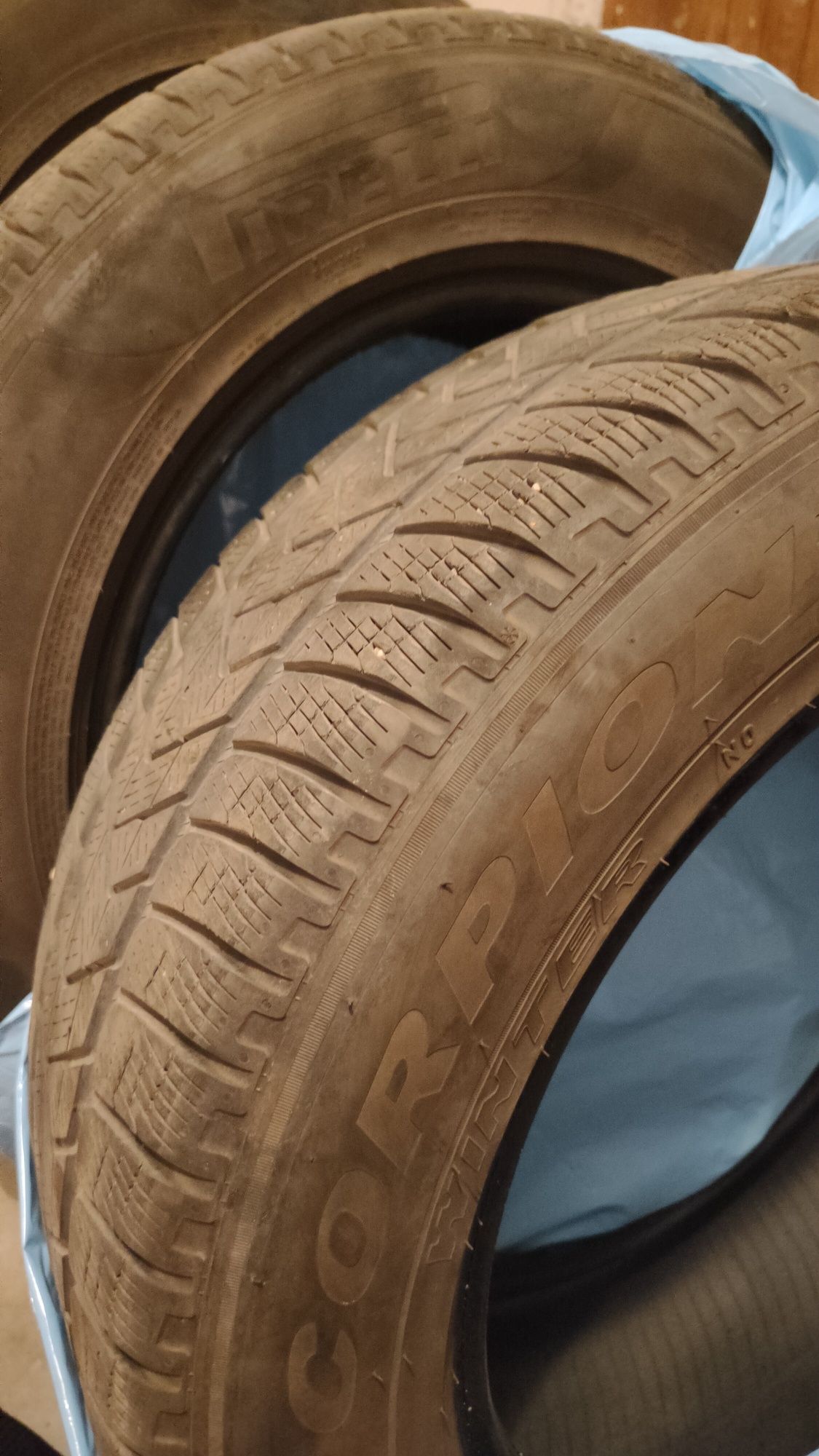 Opony zimowe Pirelli R18 235/60, suv