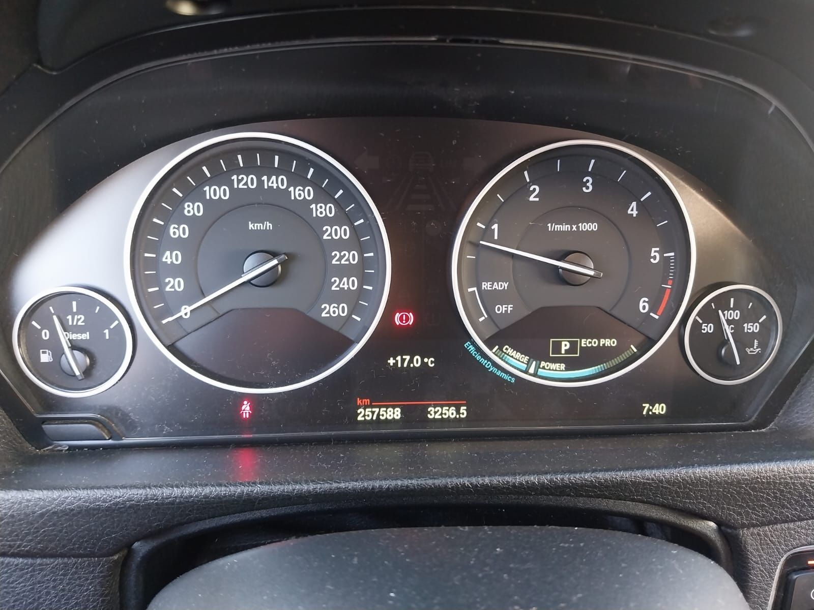 Vendo bmw 320d touring do ano 2014 ,revisionada em bom estado