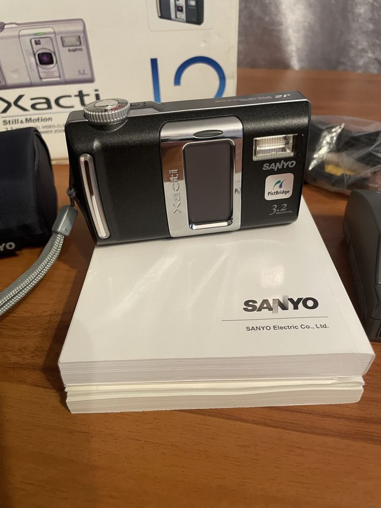Aparat SANYO Xacti Digital VPC-J2EX.