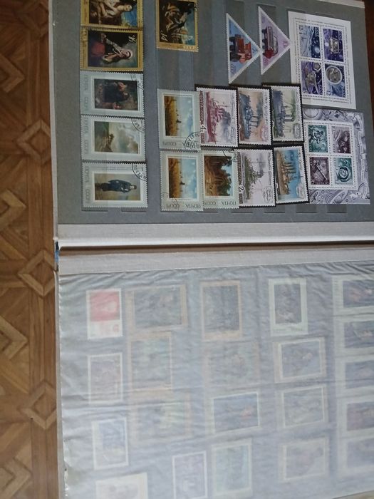 Продам  кляссер с марками