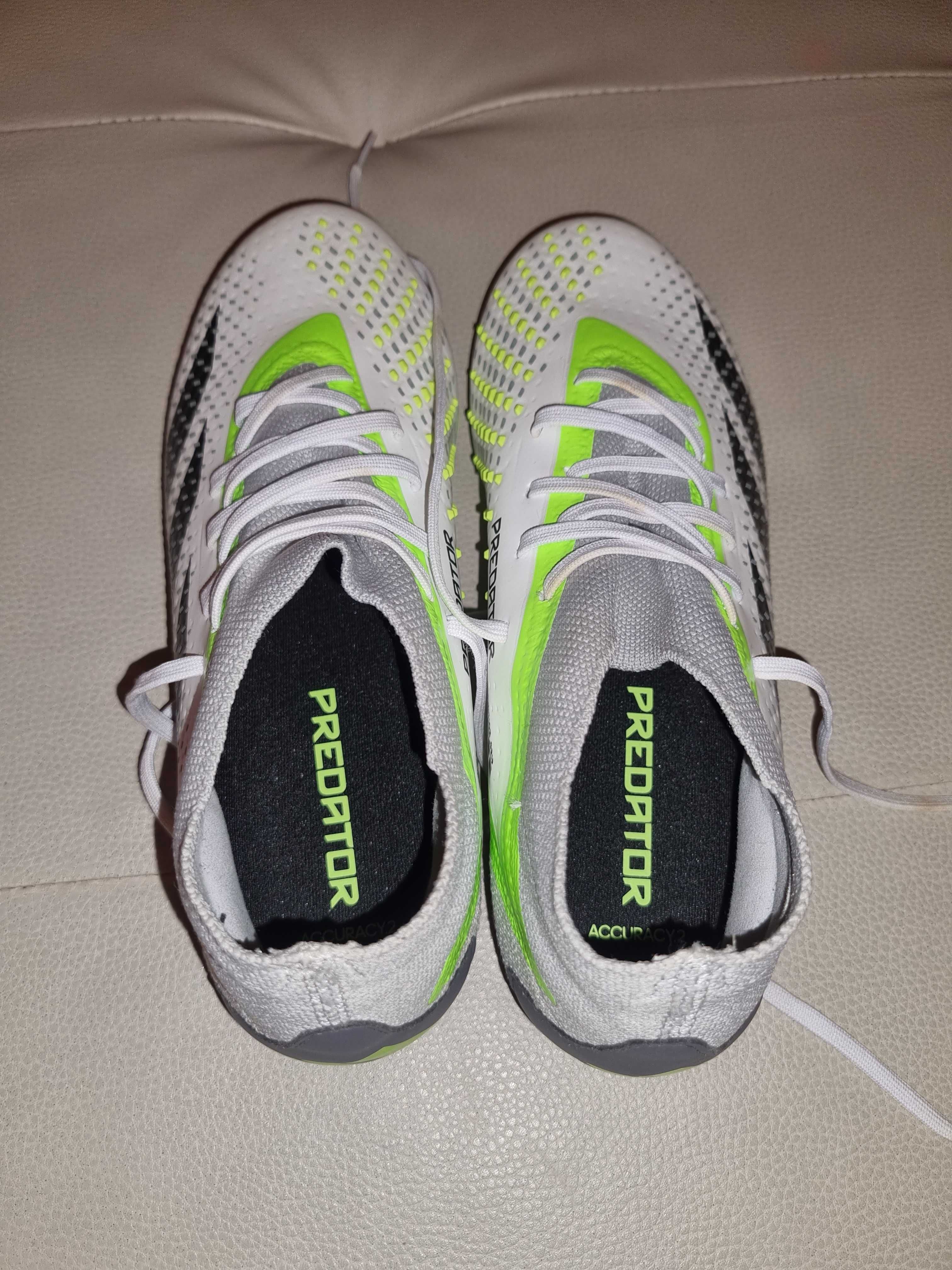 Nowe korki Adidas Predator Accuracy 2FG rozmiar 41 1/3 bialo/zielone
