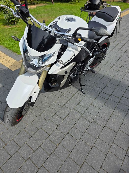 Motocykl Suzuki GSR 750