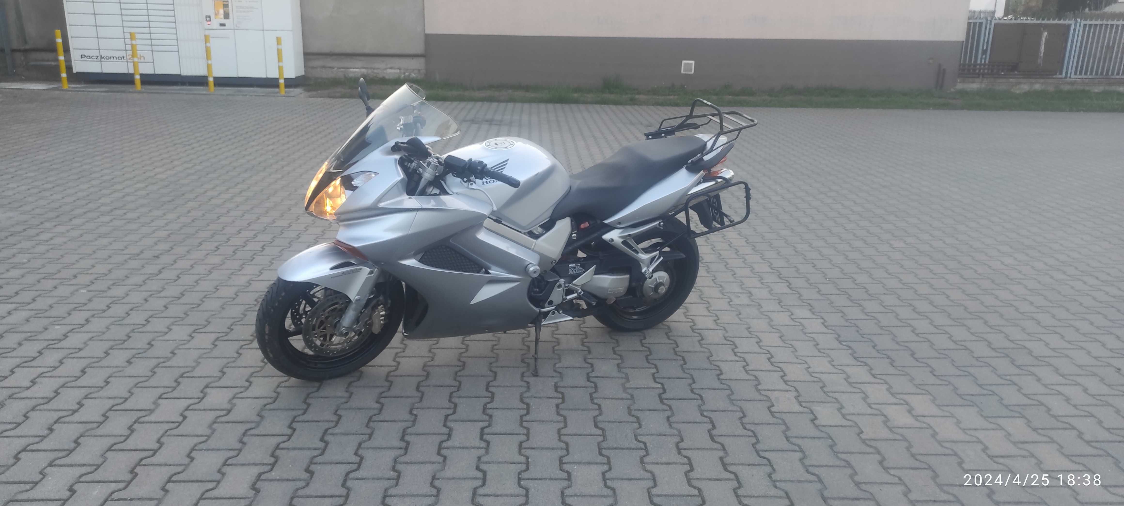 HONDA  VFR 800.       .