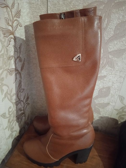 Продам женские сапожки