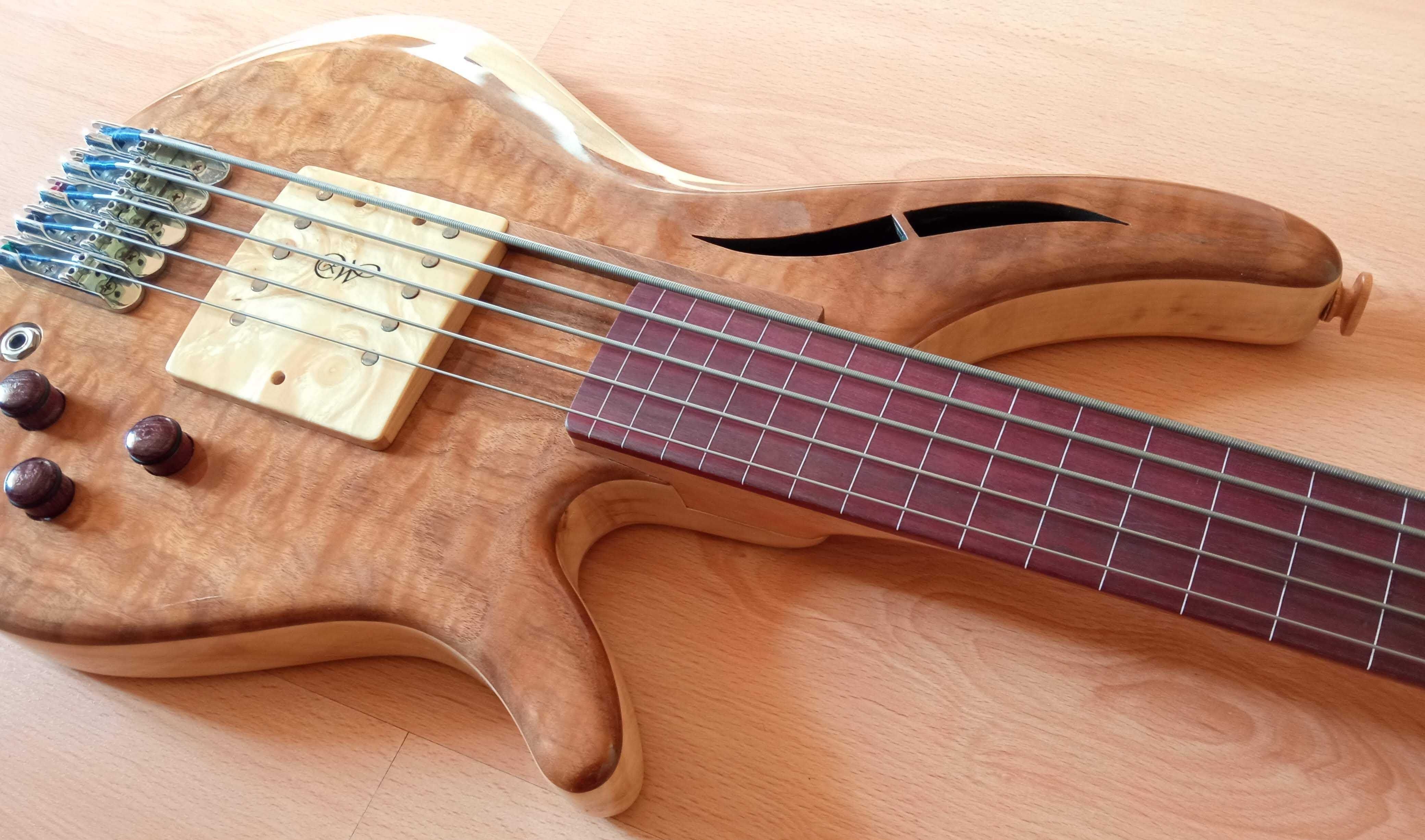 Gitara basowa bass fretless 5 strun semi hollow body