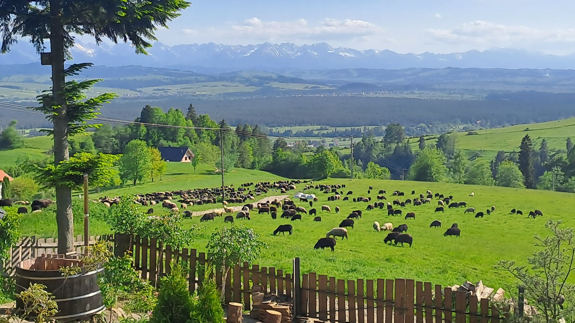 Domek do wynajęcia w Gorcach z balią , widokiem na Tatry.