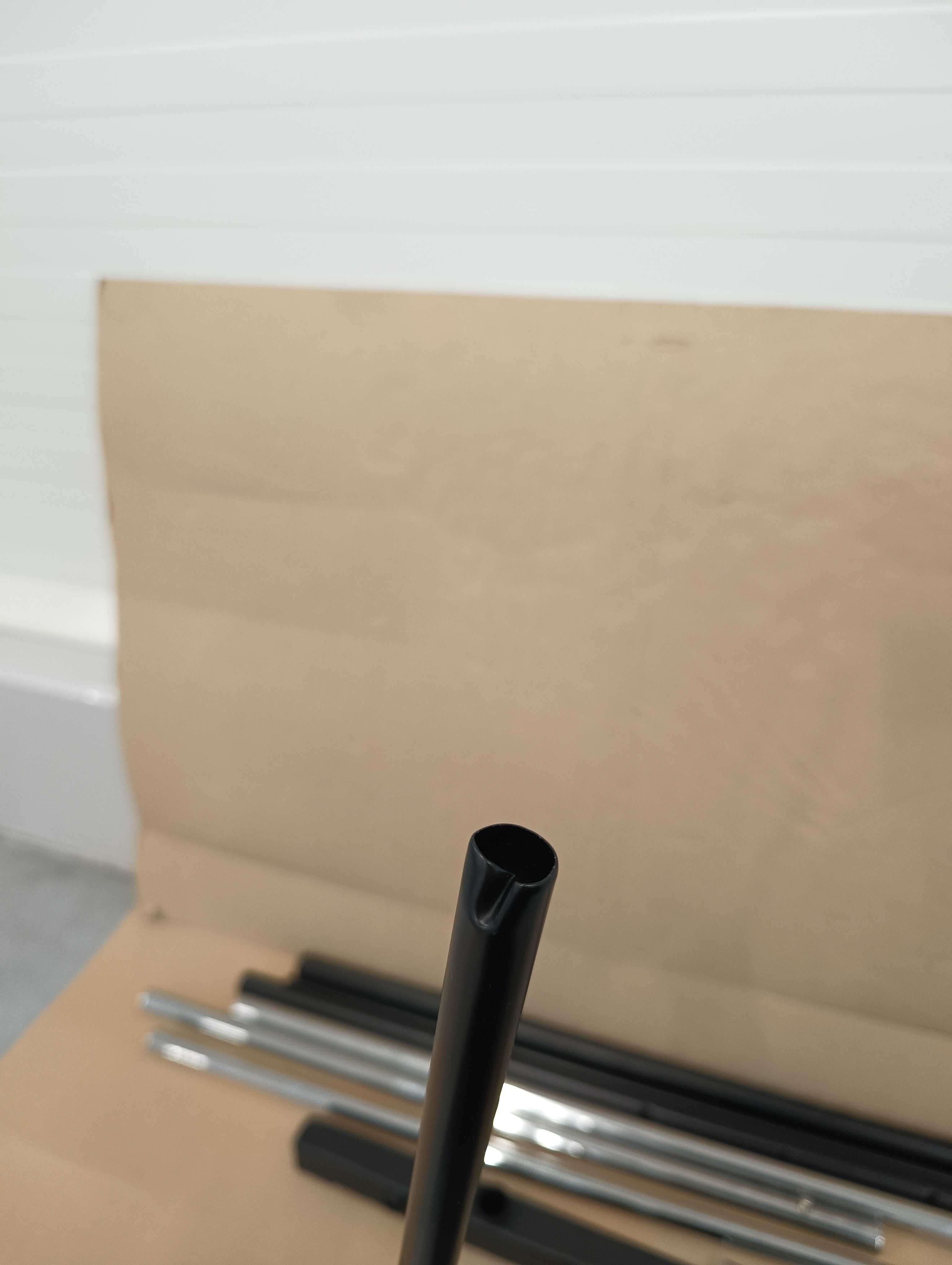 Amazon Basics Wieszak na ubrania z kółkami chrom 91,5-145x42x134-161cm