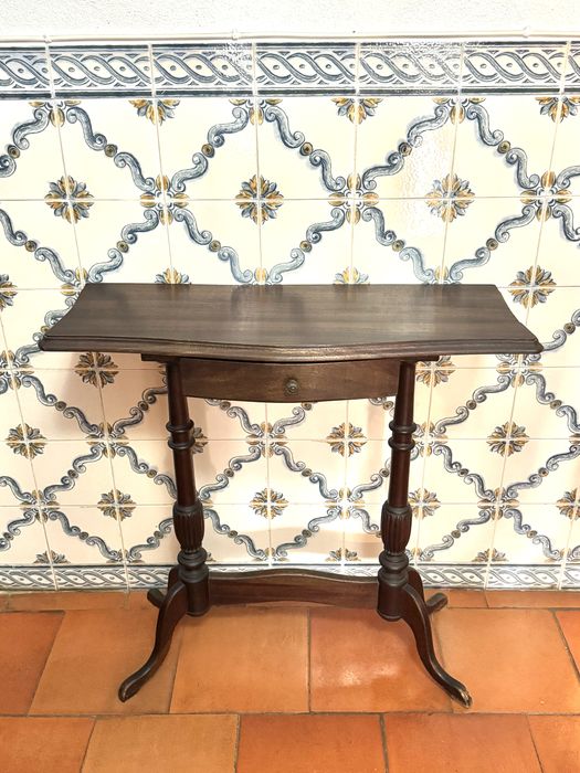 Mesa de apoio em madeira