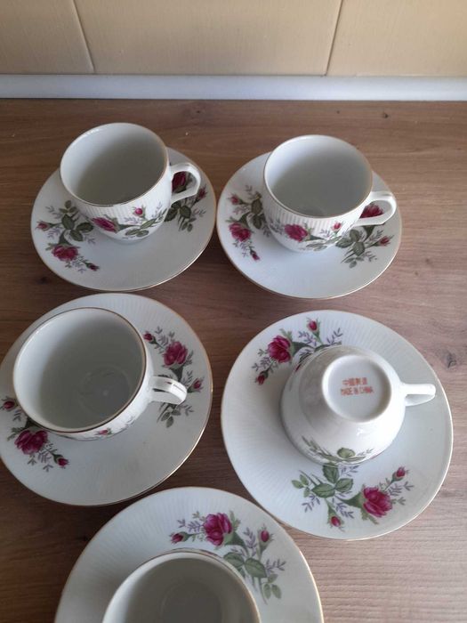 Delicado Conjunto Chá/Café - 5 Xícaras de Chá e 5 Pires