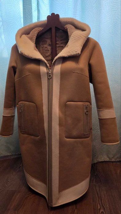 Оригінальна еко-шубка двостороння з капюшоном