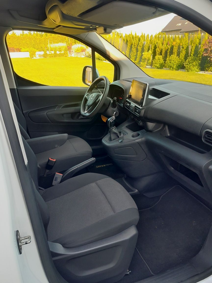 Sprzedam Opel Combo z 2020 1.5 hdi max długi . Bogata wersja tempomat