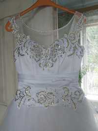 Сукня весільна білого кольору