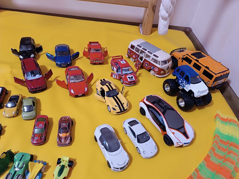 Машинки детские hot wheels разные, Киндер, kinder
