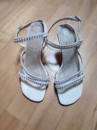 Białe sandały szpilki 36