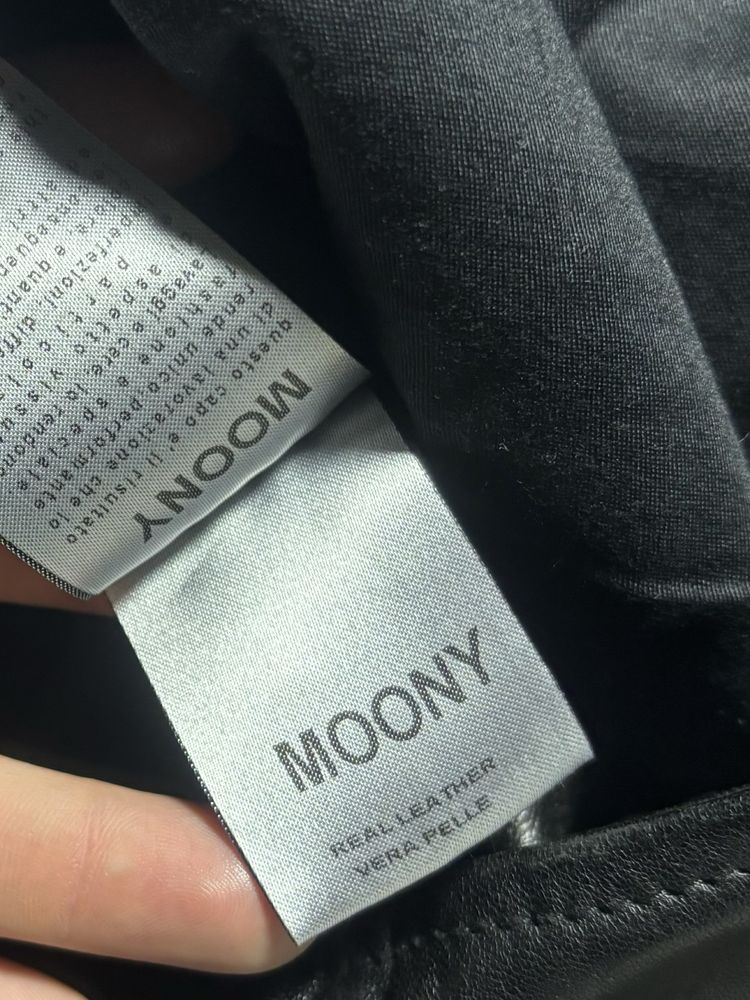 Шкіряна куртка від Moony в хорошому стані Л розмір