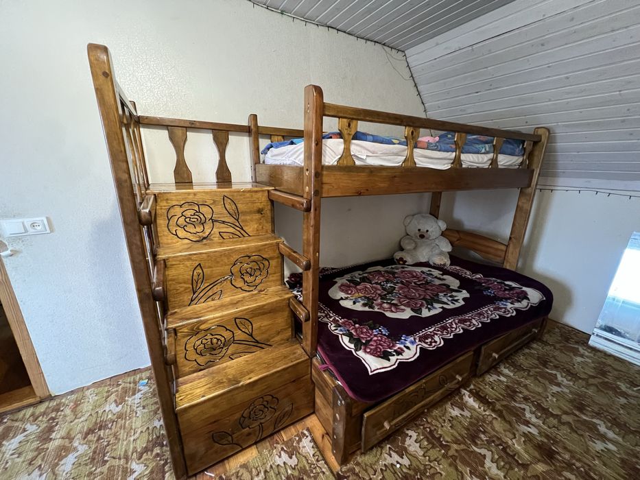 Ліжко двоярусне.