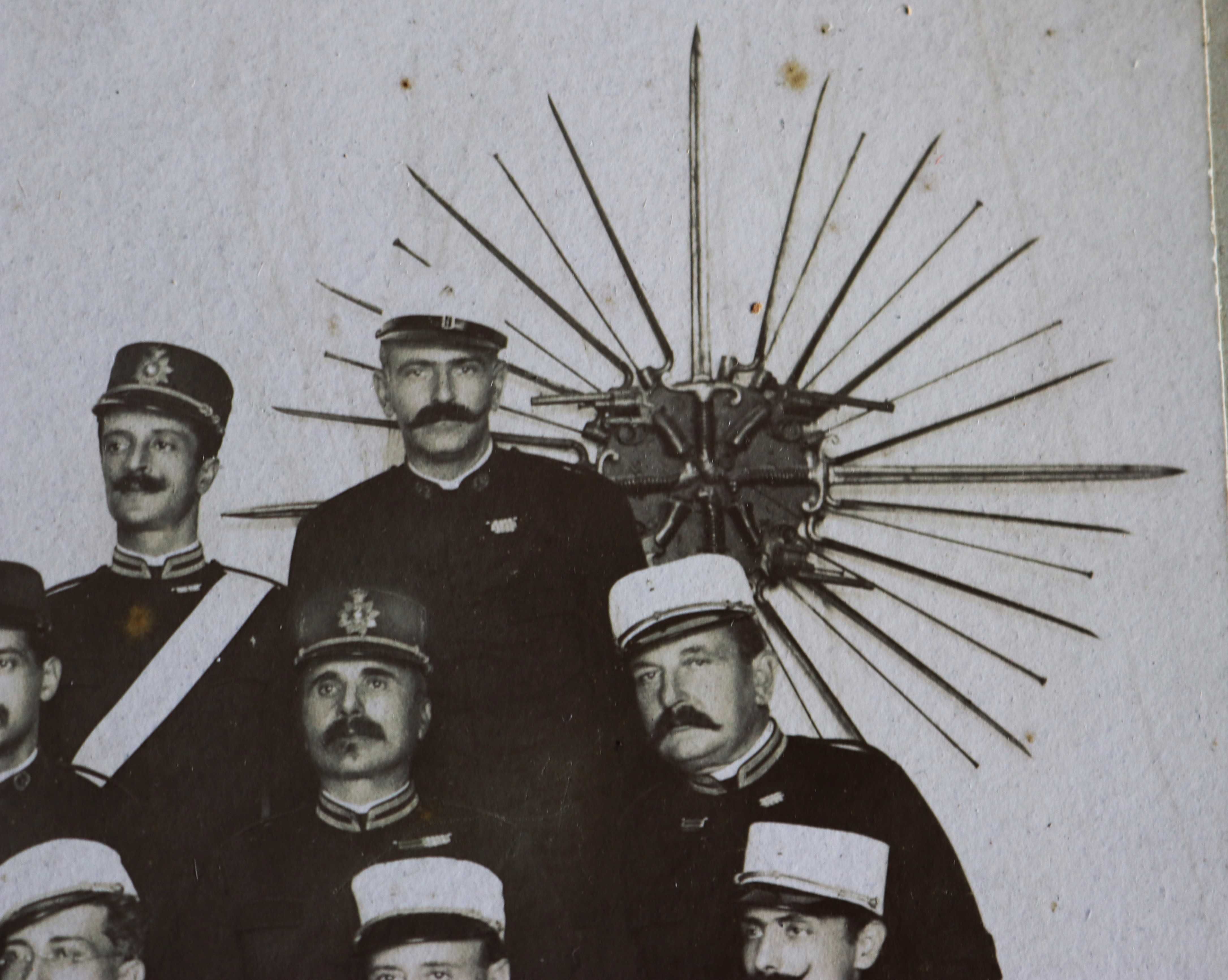 Militares uniformes espadas e armas foto grande José Maria da Silva