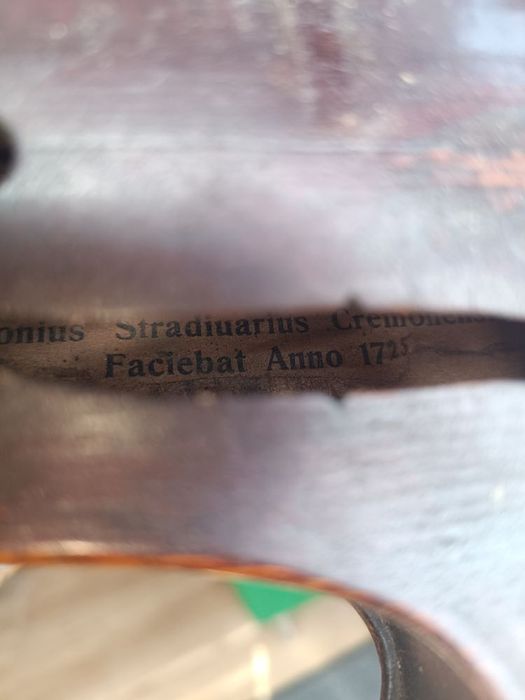 Skrzypce antonius stradivarius cremonensis faciebat anno 1725