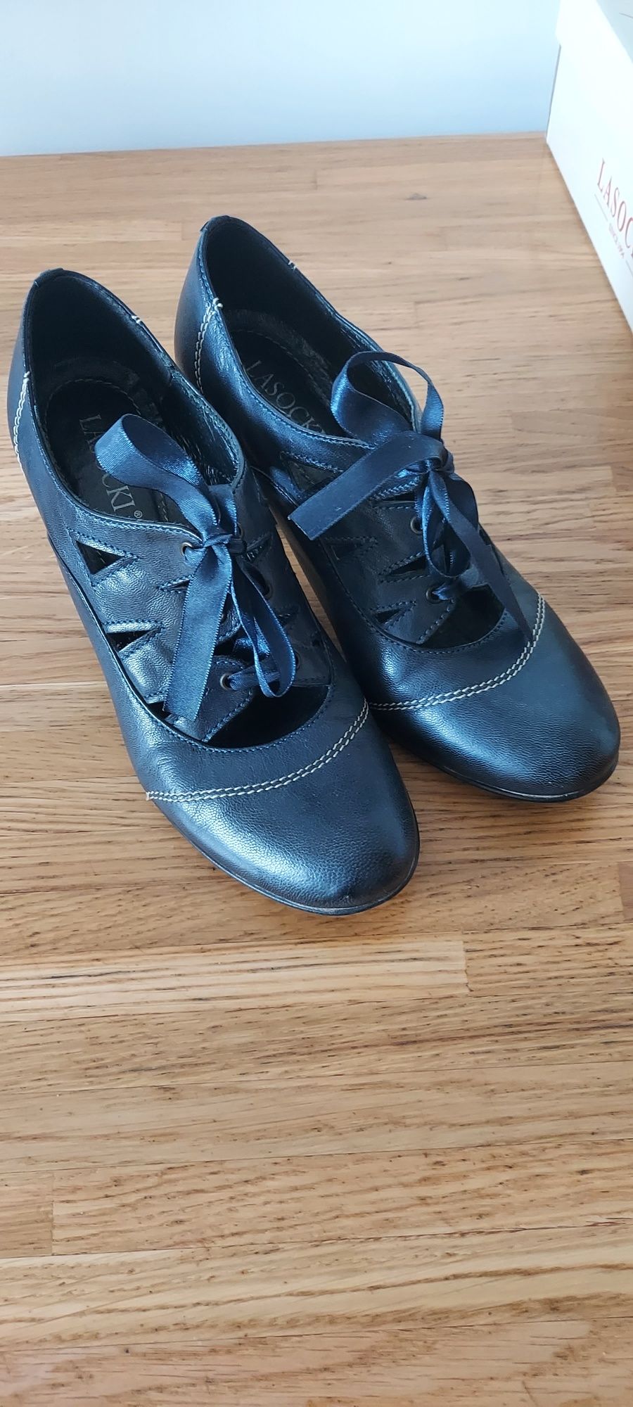 Czółenka niebieskie Lasocki r.37