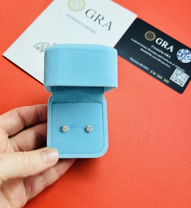 Сучасні стильні сережки з діамантами муасанітами 0,5 карат на гвитнах